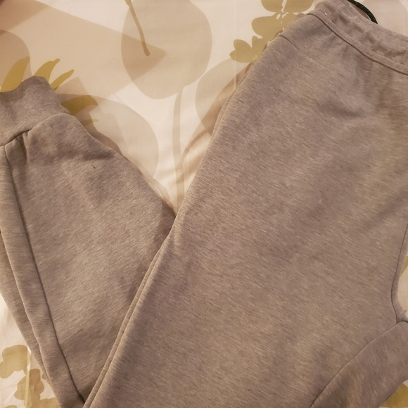 Nike Tech Fleece Joggers - Picture 8 of 10
